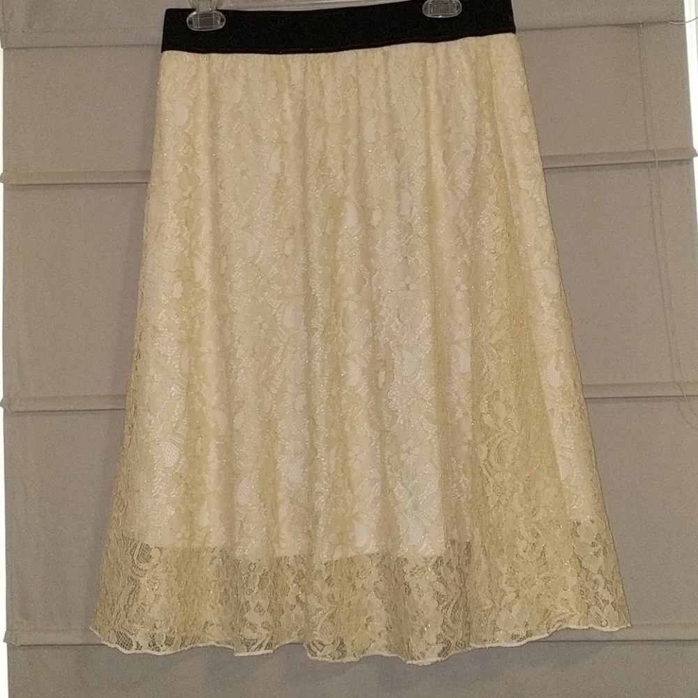 Elegant lola white woth gold accent  medium